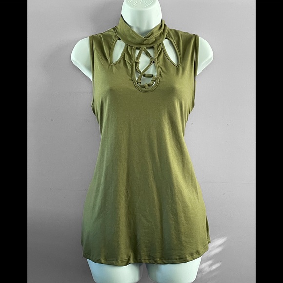 Green Stylish Top - Picture 2 of 3